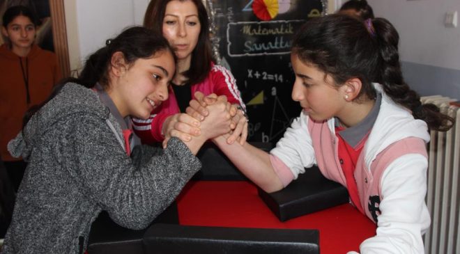Sivas’ta bileği bükülemeyen okul | 47 madalya kazandılar
